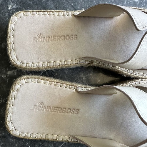 Runnerboss sandals size 40 like new, beige leather platform