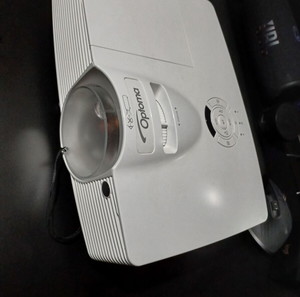 Optoma gt1080darbee DLP short throw gaming projector