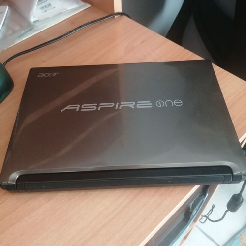 Acer Aspire One D255 mini laptop used with screen and battery issues