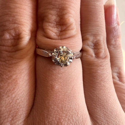 18K White Gold Ring with Large Brilliant Diamond New
