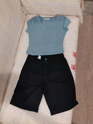 Комплект Benetton къси панталони и тениска като нов, размер small, черен и тюркоазен