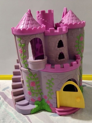 Dora the Explorer Purple Princess Fairytale Castle with 3 figures used