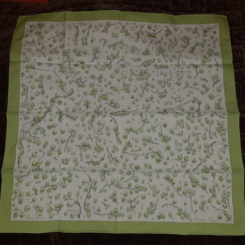 Hermès cotton scarf like new, green red berries, 55x55 cm