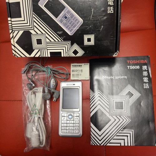 TOSHIBA TS608 used with box, manual, handsfree and USB cable