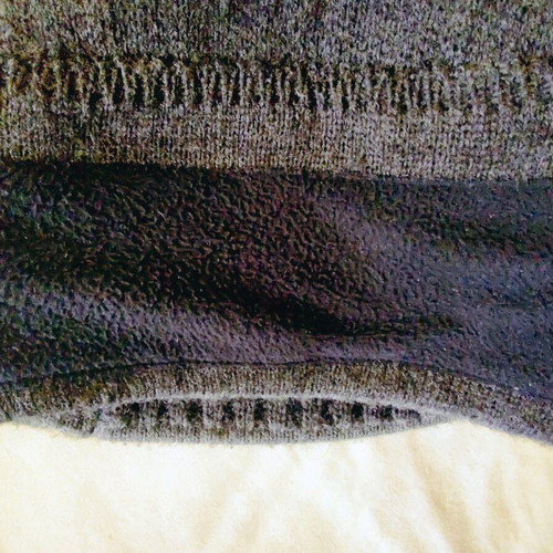 Warm knit hat like new, black and gray