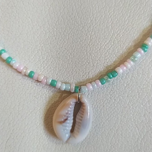 Handmade necklace with shell, new, multicolor