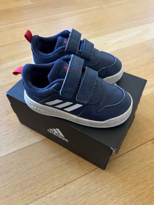 Adidas baby shoes no 22 like new, worn slightly