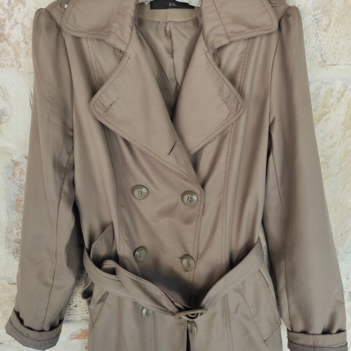 Blu Deise beige trench coat like new, classic double-breasted design