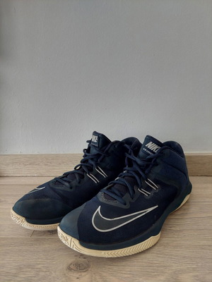Nike Air Versitile II basketball shoes size 45, blue