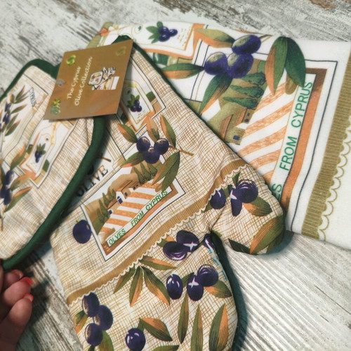 Kitchen glove, pot holder and towel set new from Cyprus