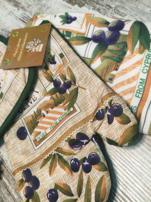 Kitchen glove, pot holder and towel set new from Cyprus