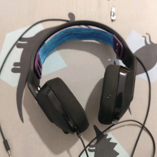 Logitech headphones for PS4-5 Xbox PC like new