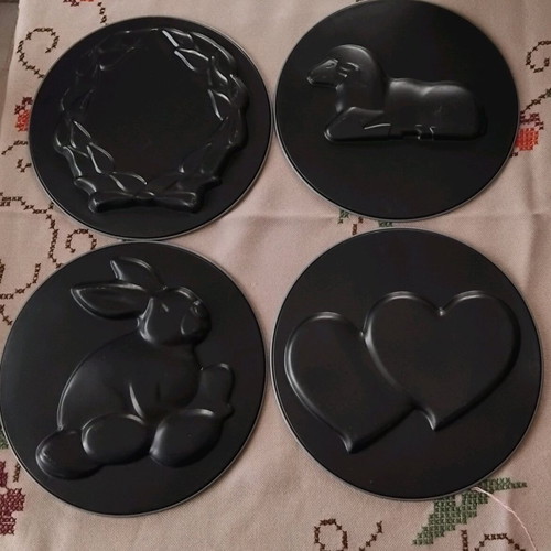 Inset bases for cake wreath, set of 4, like new