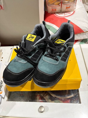 Work shoes with protection new, sizes 40-46