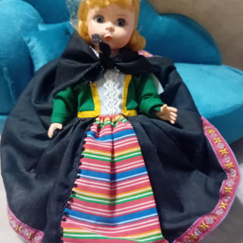 Madame Alexander Doll No2 like new
