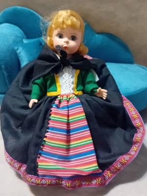Madame Alexander Doll No2 like new