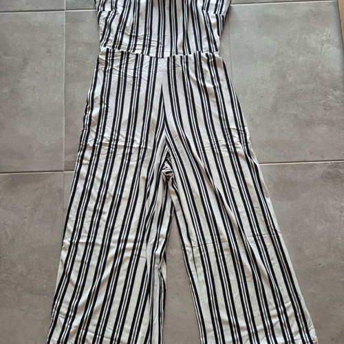 Stradivarius jumpsuit like new, black and white, size L