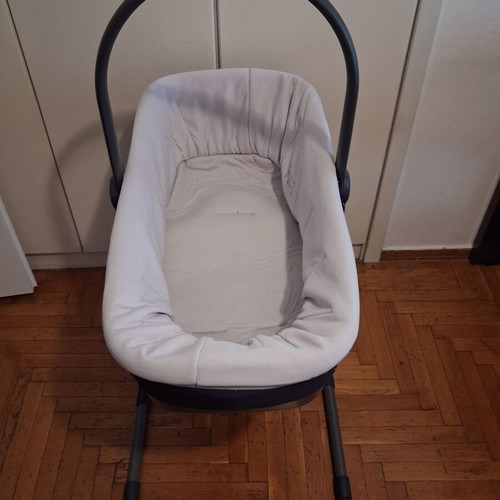 Inglesina baby carrycot egg and stand like new