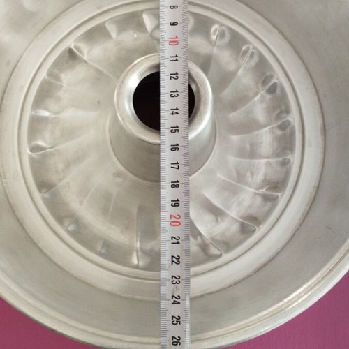 Bundt cake pan made of aluminum like new