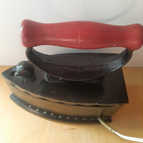 Charcoal Iron lamp like new, vintage decoration