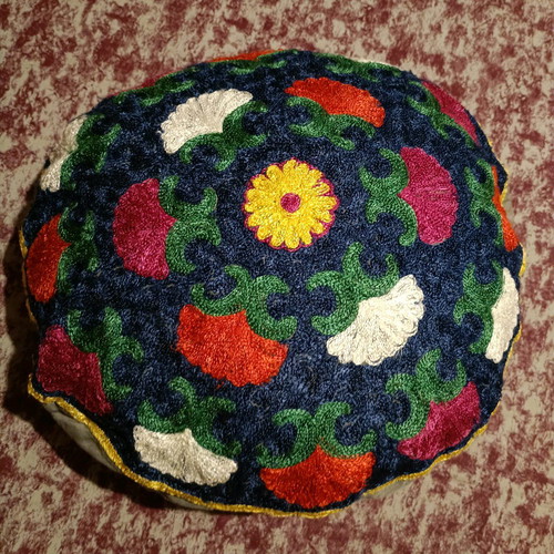 Pillow very old with embroidery diameter 40cm