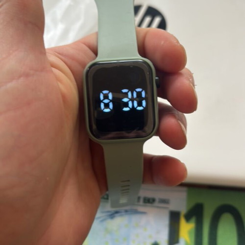 Electronic analog wristwatch new