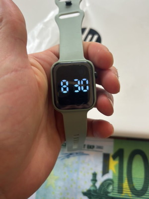 Electronic analog wristwatch new