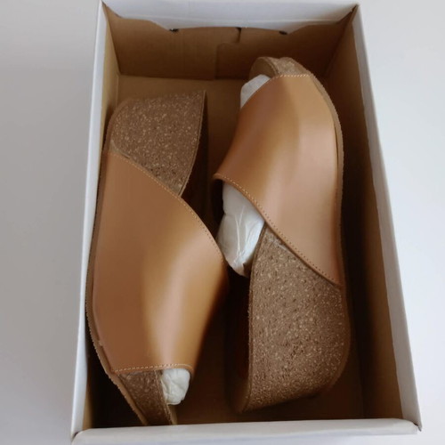 Women's leather platform sandals size 38, like new, cork sole