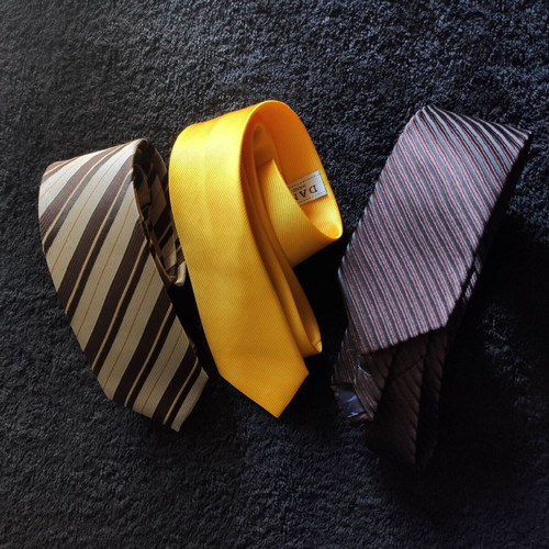 Set of 3 ties like new, beige, brown and yellow