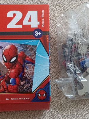 Spiderman Puzzle 24 Pieces for Ages 3+ New