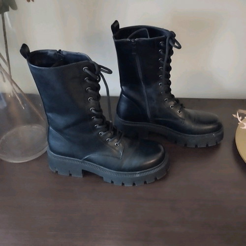 Leather boots new, size 40