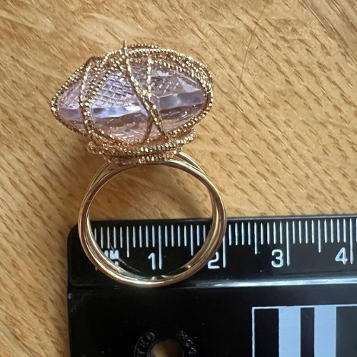 14K Gold Ring like new with pink quartz