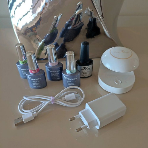 Semi-permanent manicure set like new, pack with lamp and polishes
