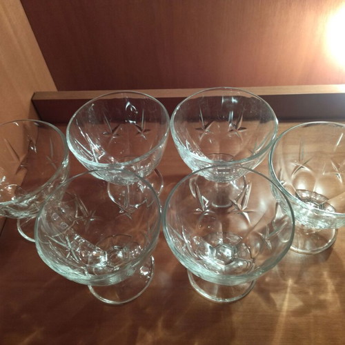 Vintage glass dessert bowls set of 6 like new with embossed stars