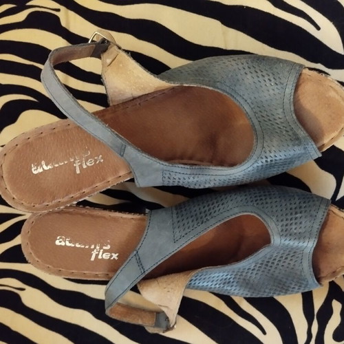 Flex Anatomic all leather peep toe sandals like new, blue