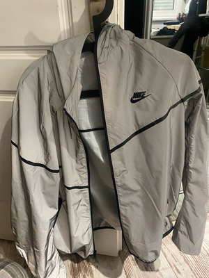 Nike Tech Fleece ανακλαστικού σχεδίου μέγεθος L σαν καινούργιο, γκρι