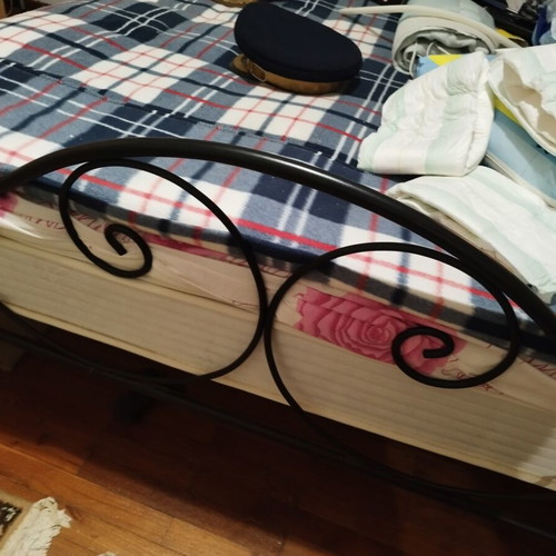 Metal black bed 160 x 200 like new
