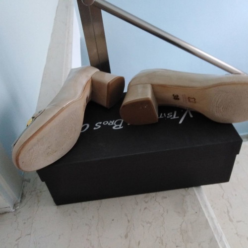 Tsitsivas beige pumps like new, size 38 with heel