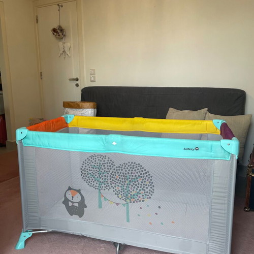 Safety 1st playpen like new, travel baby bed