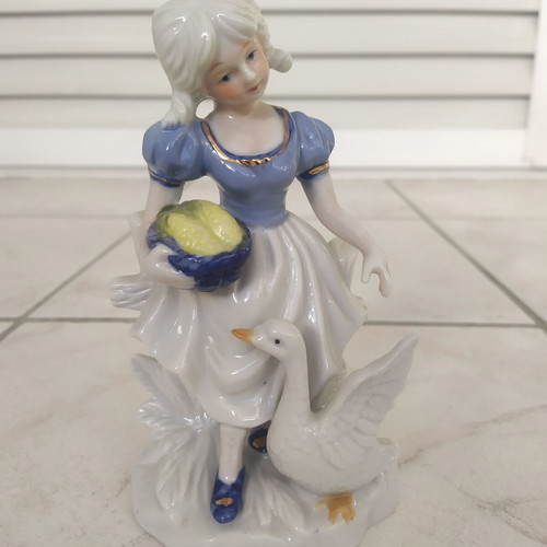 Vintage decorative figurine little villager girl 16 cm like new