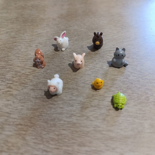 Small farm animal figures like new, set of 4 miniatures