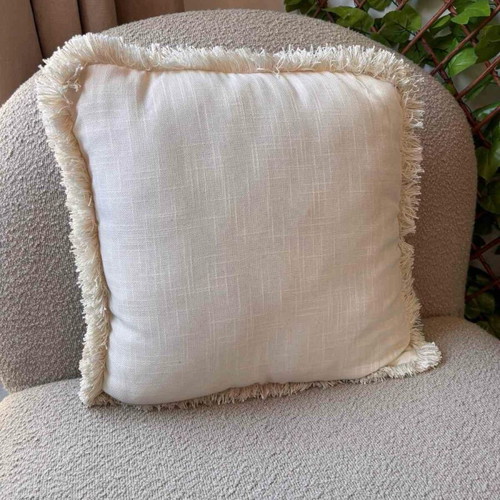 Decorative pillows used, white color, set of 3 pieces