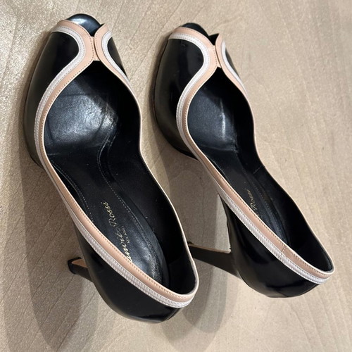 Gianvito Rossi pumps used, size 39, black