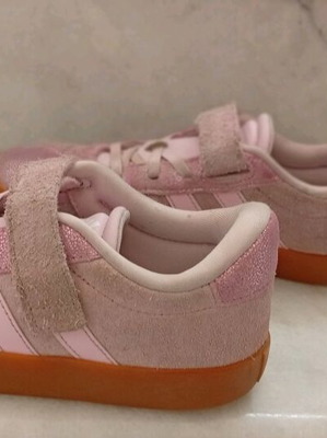 Adidas trainers used, size 35, pink girls' sports shoes
