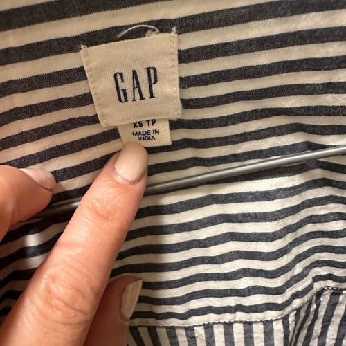 Gap women's shirt small like new
