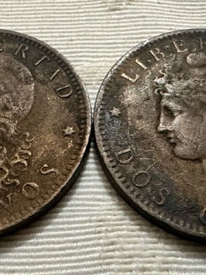 Set of 2 collectible Argentina 2 Centavos coins used