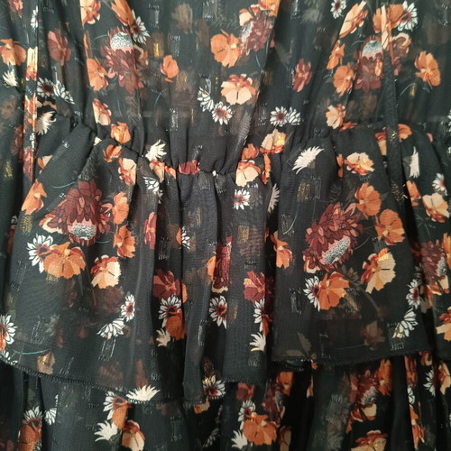 Floral dress like new with ruffles, black and orange, size S