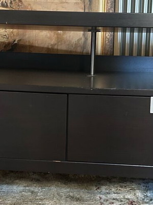Έπιπλο τηλεόρασης μεταχειρισμένο σε wenge με ροδάκια