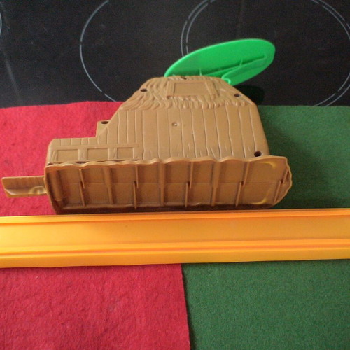 Hot Wheels City Shark Beach Battle launcher section