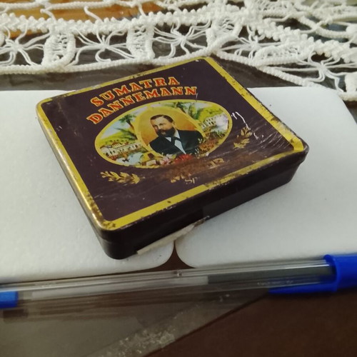 Vintage Dannemann Sumatra Menor Speciale Metal Cigar Box used